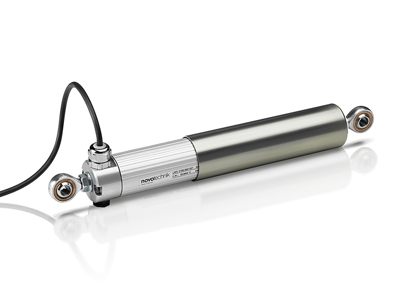 potentiometrischer Wegaufnehmer LWX-004; robuste Metallausführung mit Differenzdruckausgleichssystem mit GORE-Membran und Schutzrohr für die Schubstange